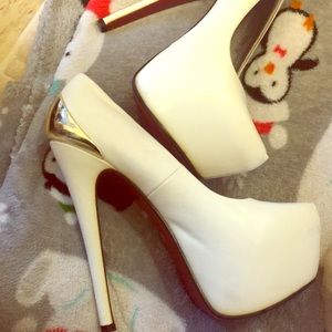 Heels. White. 6inch. Preowned